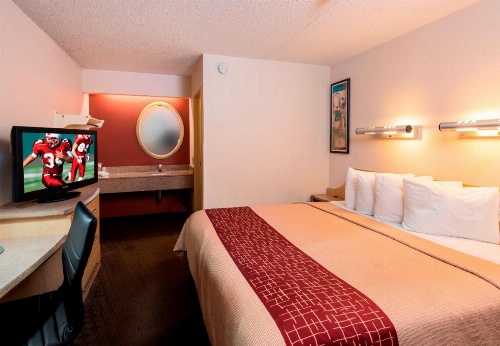 Red Roof Inn San Antonio - Airport image 11