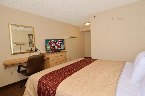 Red Roof Inn San Antonio - Airport image 13