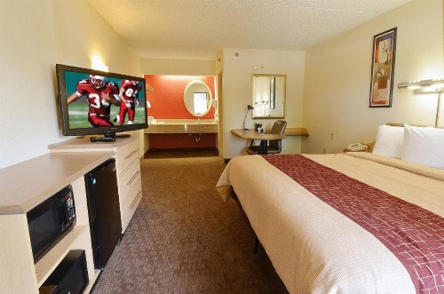 Red Roof Inn San Antonio - Airport image 16
