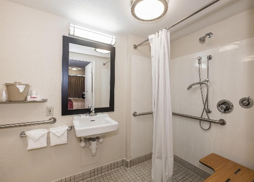 Red Roof Inn San Antonio - Airport image 3