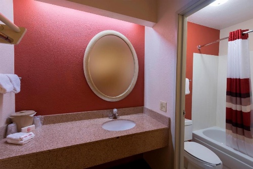 Red Roof Inn San Antonio - Airport image 5