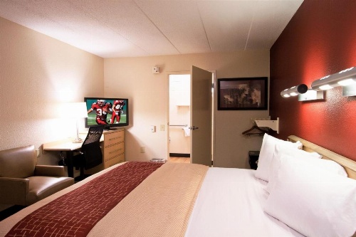 Red Roof Inn San Antonio - Airport image 9